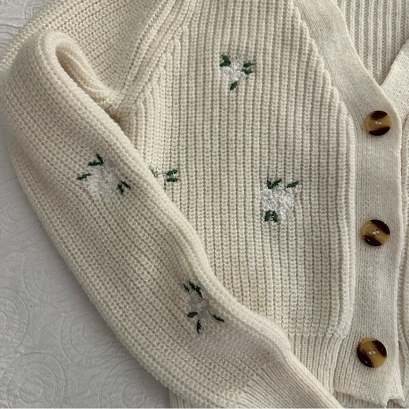 SHEIN Cream Cardigan with Green Embroidery - Picture 3 of 8